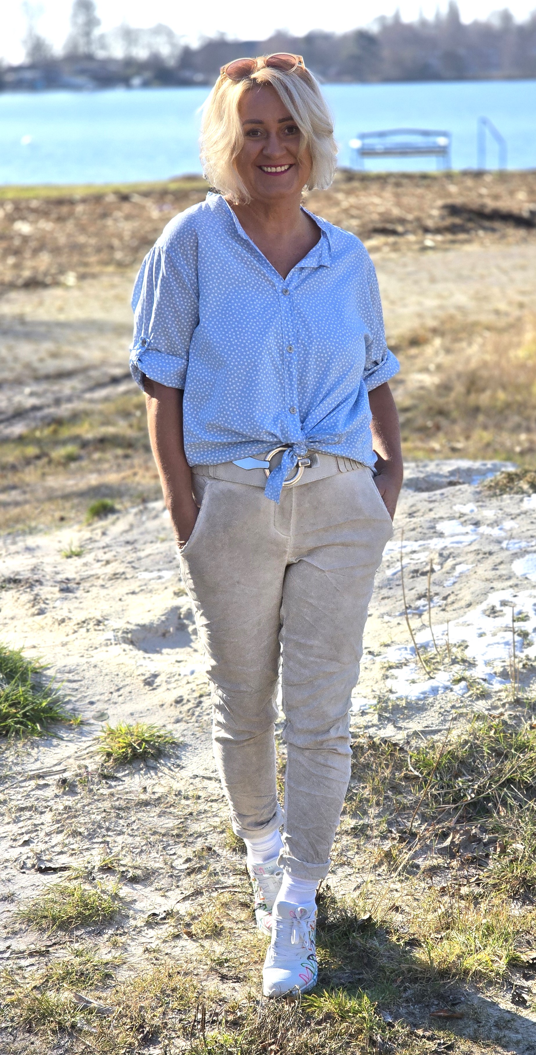 kurze Bluse  gepunktet – Blusenhemd – Damenbluse