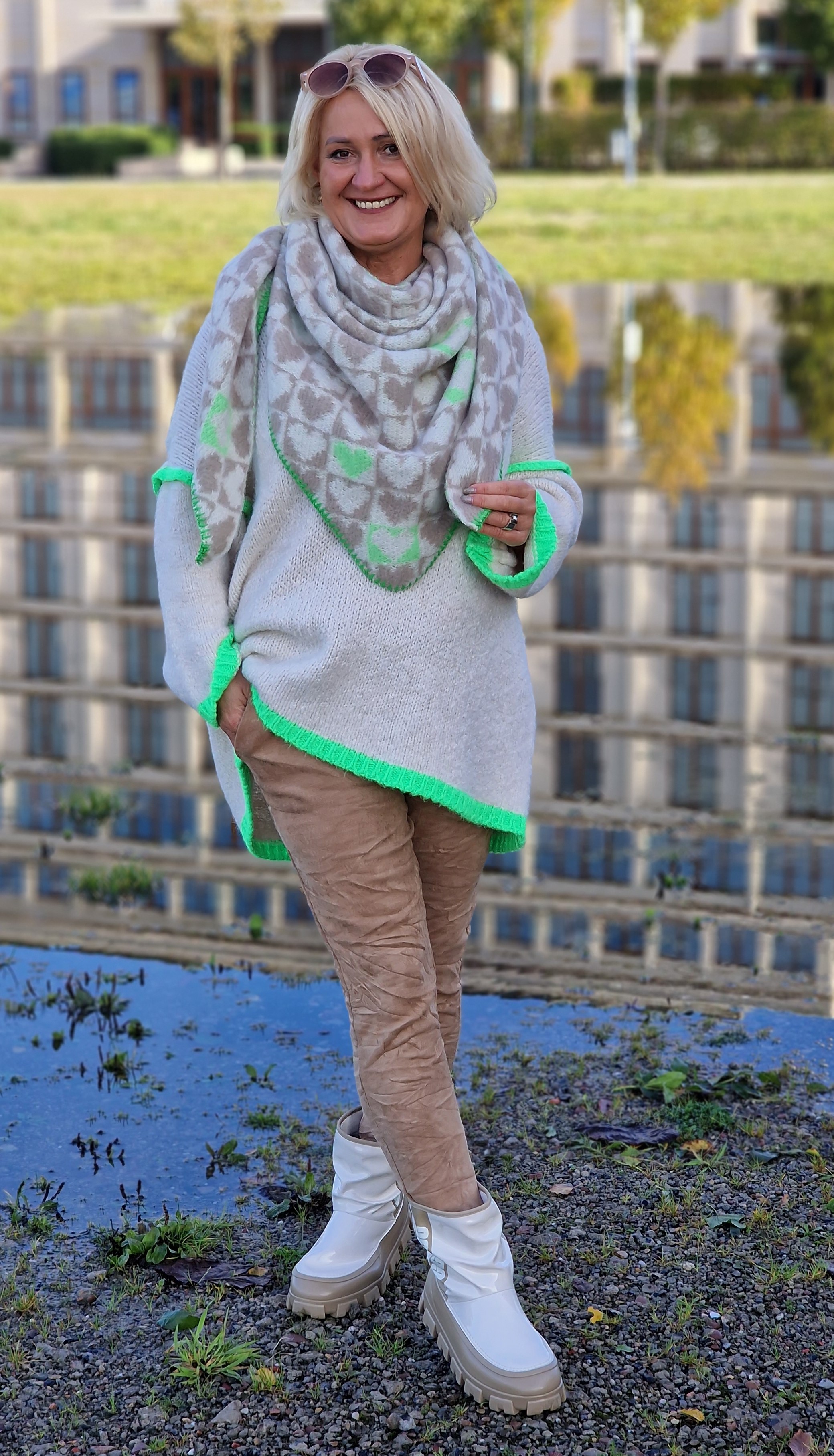 Pullover oversized "farbenfrohe Ziernähte" – weicher Pulli – Damen Pullover