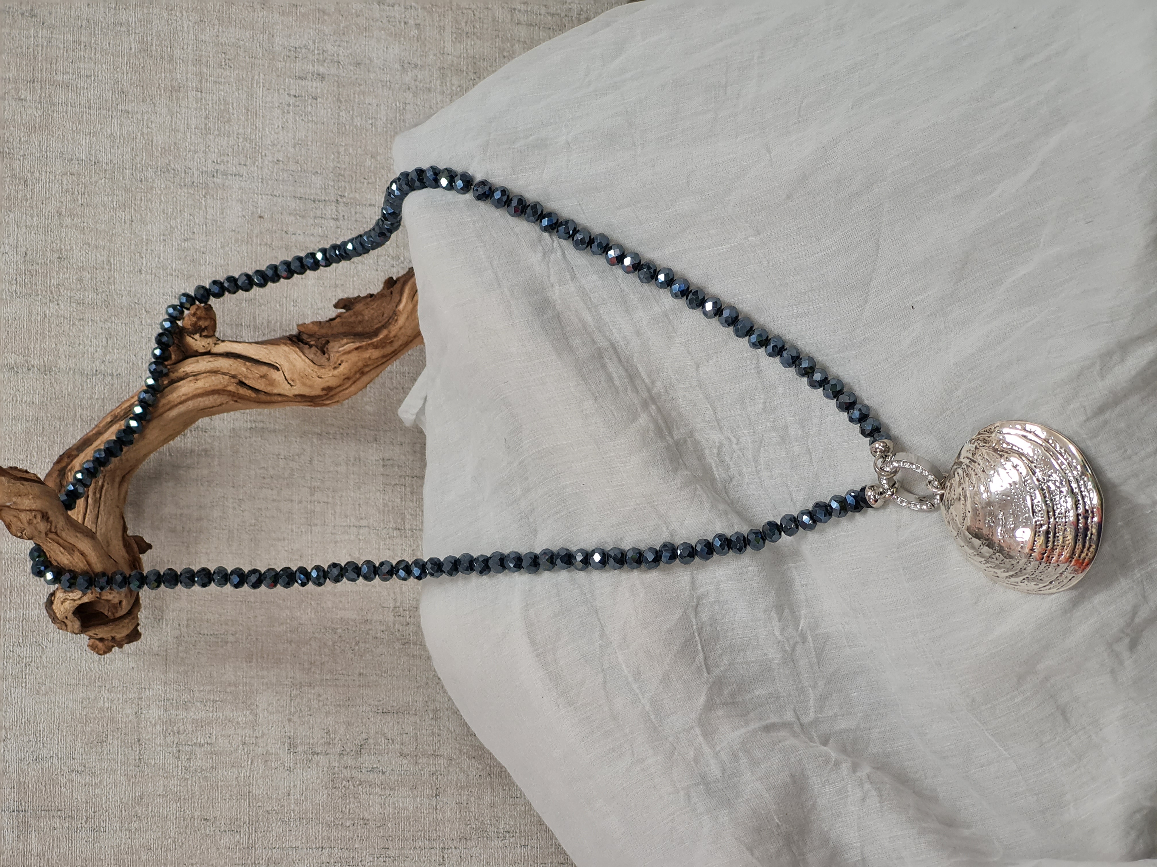 Halskette aus Glasperlen facettiert/geschliffen – Dunkelblau Marine– Modeschmuck Kette lang 