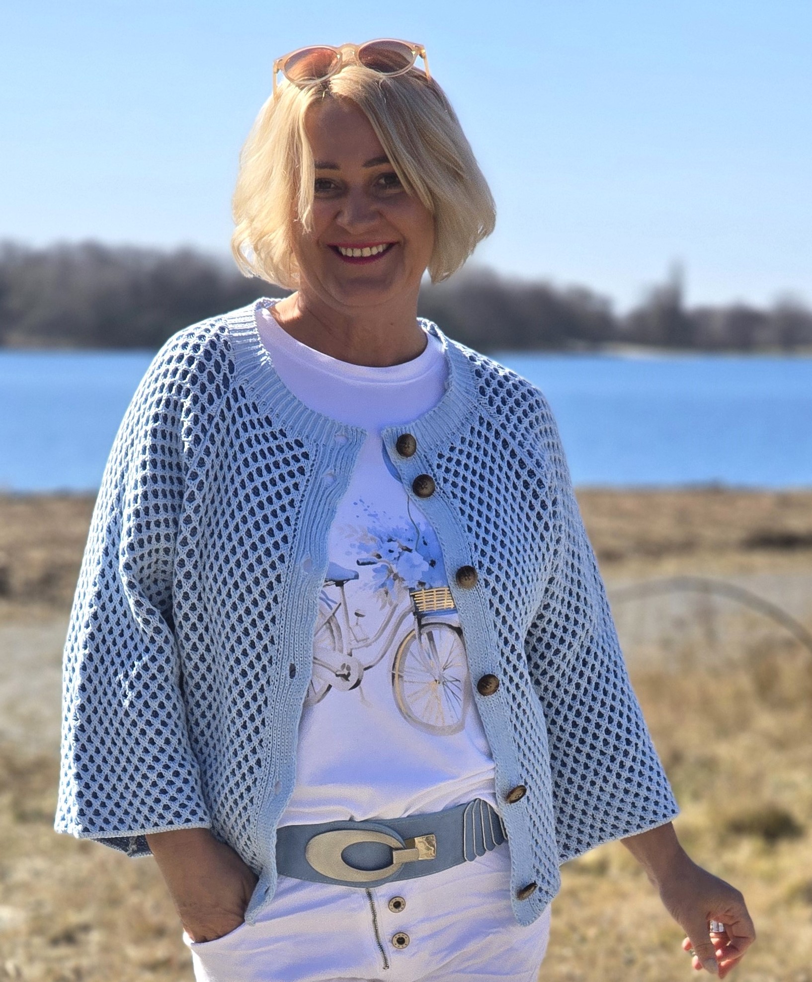 Strickjacke kurz – Cardigan kurz – Pullover kurz mit Knöpfen 