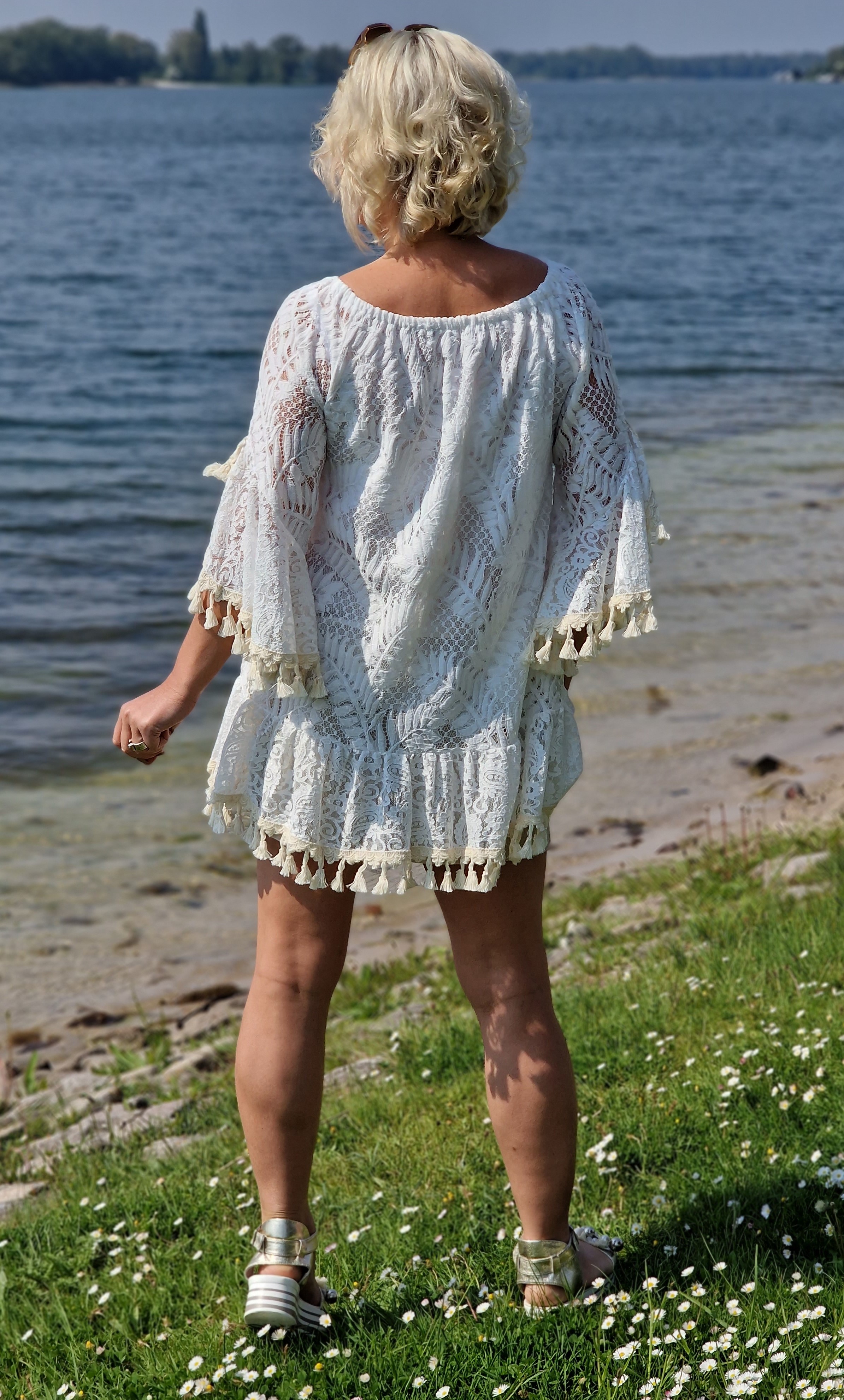 Midi Hippi Sommertunika – weiche Spitzen-Tunika im Boho Style – Strandkleid– leichte Ibiza Look Kleid in Altweiss 