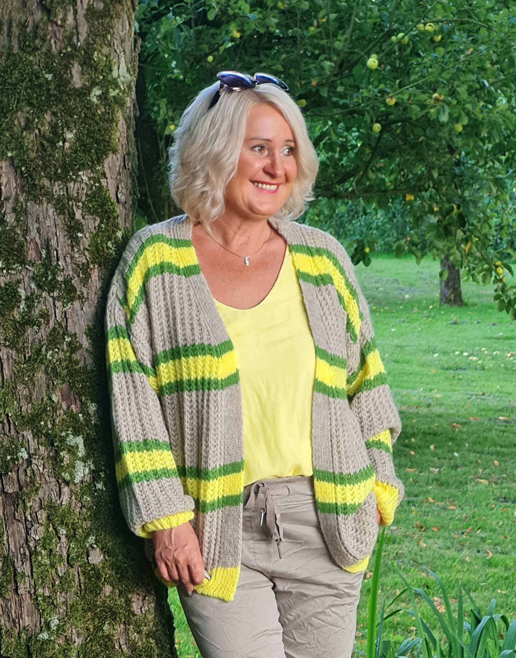 Strickjacke kurz gestreift– Cardigan kurz – Pullover bunt – "Anja"